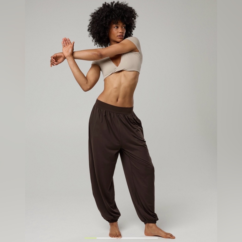 Aerie Offline Go with the flow baggy jogger